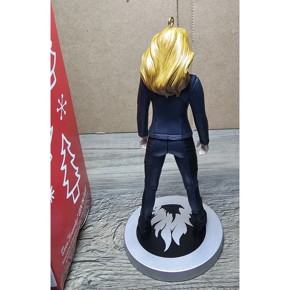 2014 Hallmark Beatrice Tris Prior / Divergent Ornament
